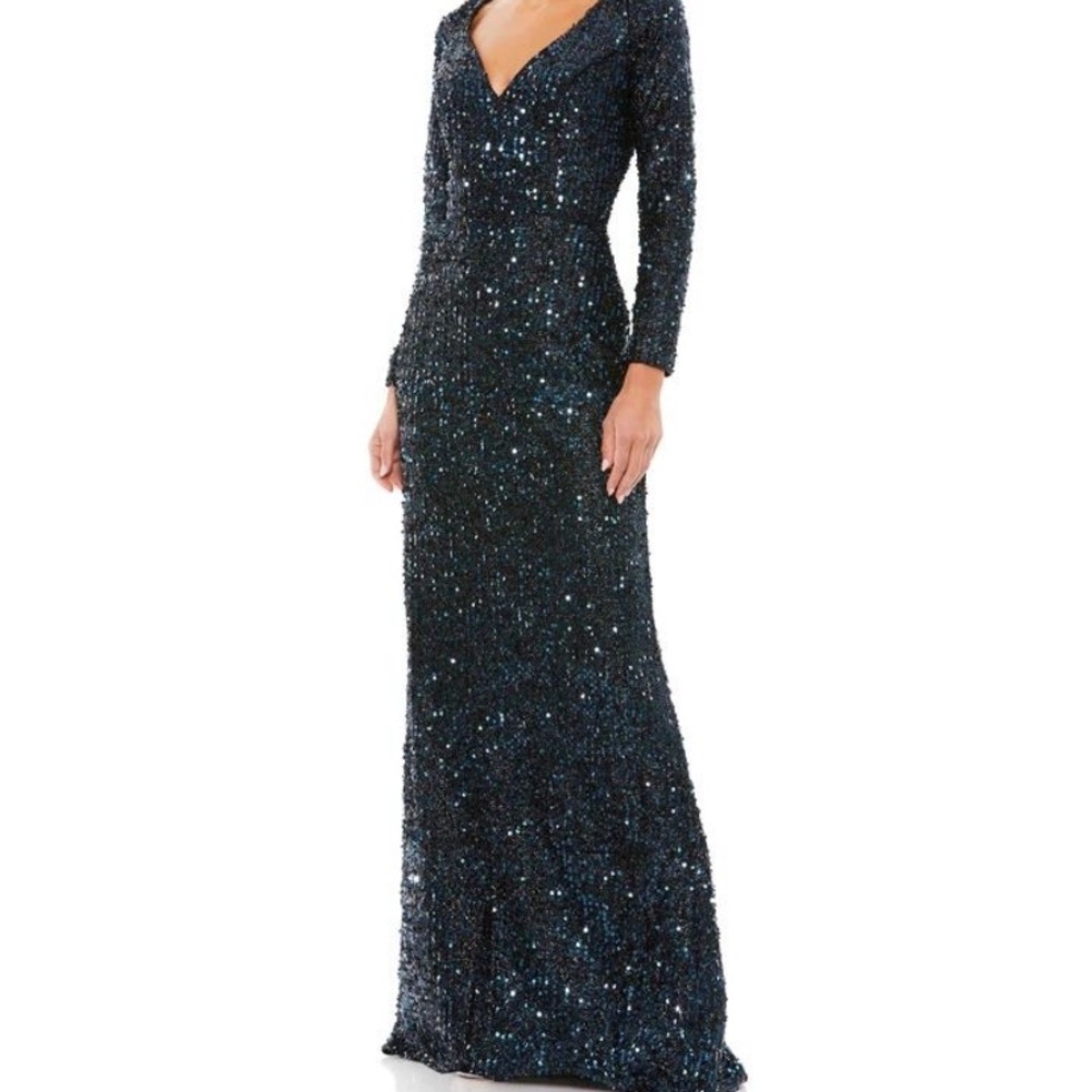 Evening gown MAC DUGGAL Long Sleeve Sequin Trumpet Gown